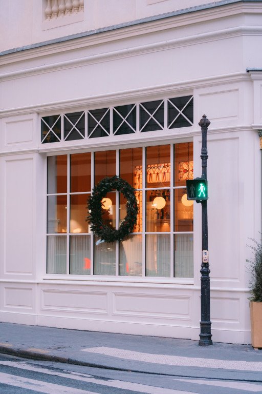 Unforgettable Christmas: Innovative and Unique Wreaths for Windows