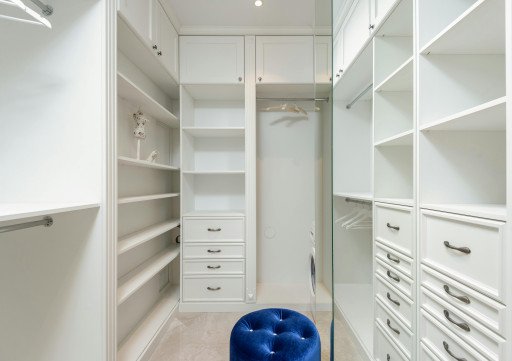 Maximizing Storage Solutions for Small Bedrooms Without Closets